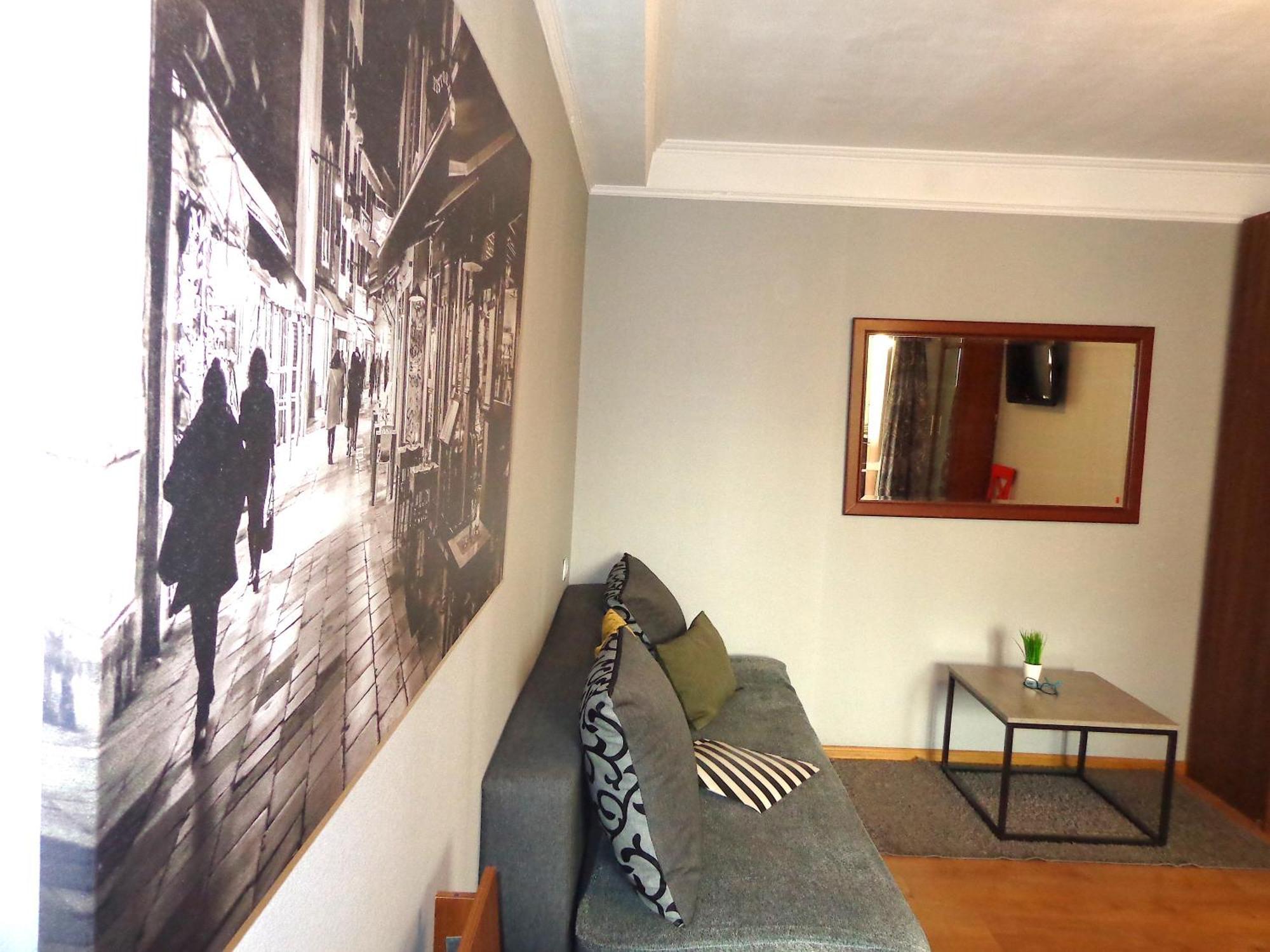 Apartment 1 комн саксаганского17 центр олимпийская дворец спорта *