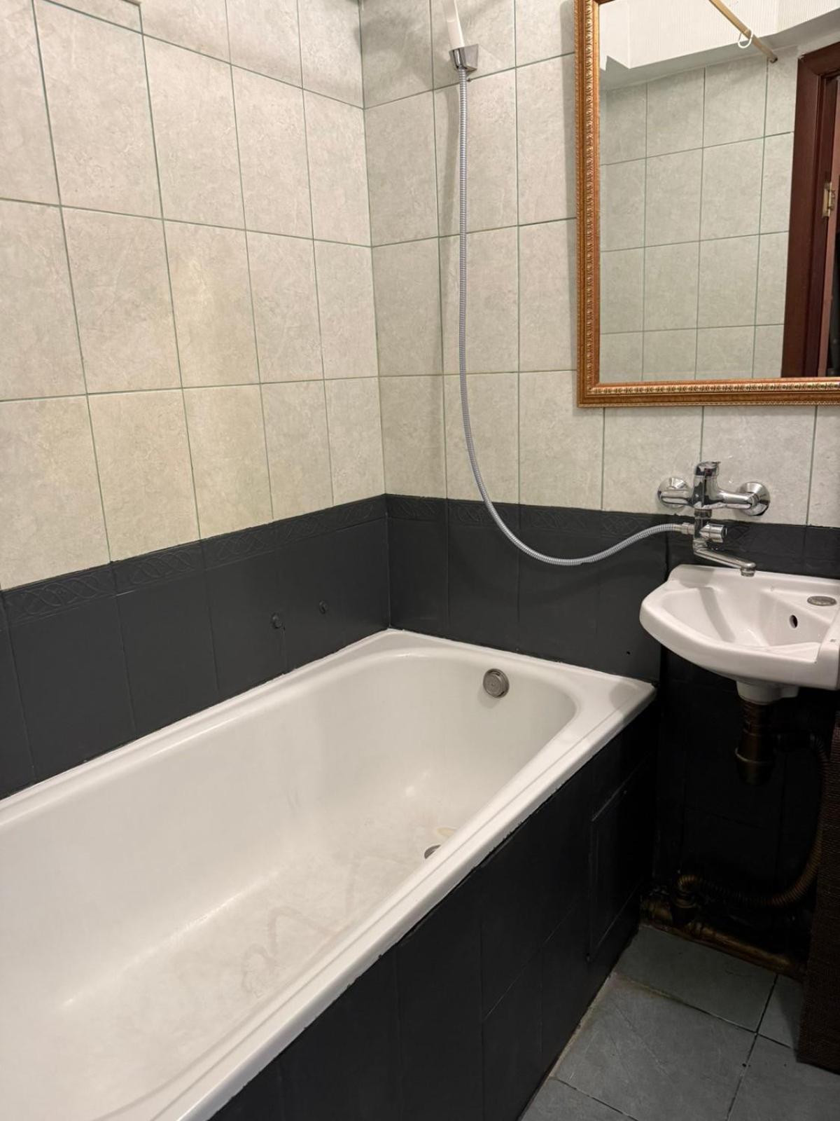 1 комн саксаганского17 центр олимпийская дворец спорта Apartment *